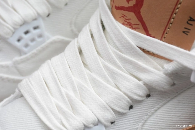 Chep Onekick x 4 'White' Levi's AO2571-100 Jordan Air 0525
